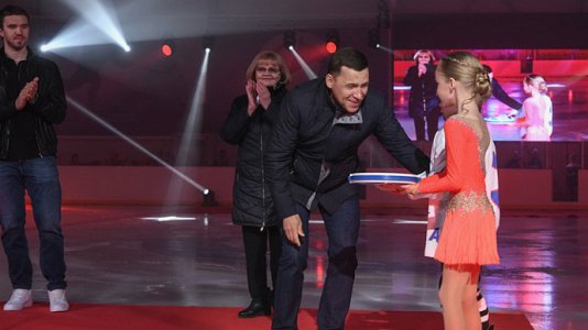 Евгений Куйвашев дал старт работе новой ледовой арены в Талице, построенной по его поручению