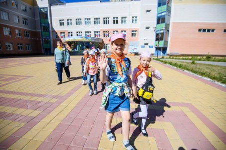 Евгений Куйвашев проверил, довольны ли дети и родители работой школьных лагерей в летние каникулы