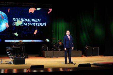 Уральских педагогов поздравили с профессиональным праздником