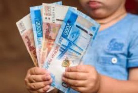 Свердловские семьи с детьми от 3 до 16 лет получат по 10 тысяч рублей на каждого ребенка