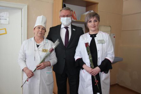 Сергей Никонов поздравил верхнетуринских женщин с праздником