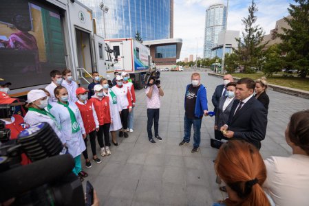 Евгений Куйвашев поручил Минздраву отправлять в этом году медицинские автопоезда в уральские сёла ещё чаще 