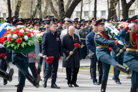 Евгений Куйвашев возложил цветы к памятнику маршалу Жукову в преддверии Дня Победы