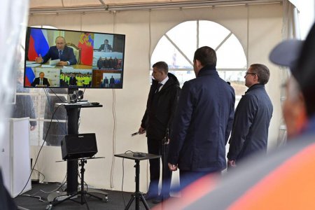 Евгений Куйвашев по видеосвязи с Владимиром Путиным принял участие в запуске движения по ЕКАД