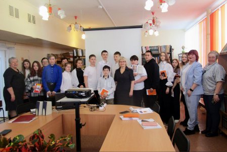 Верхнетуринским подросткам торжественно вручили первые паспорта