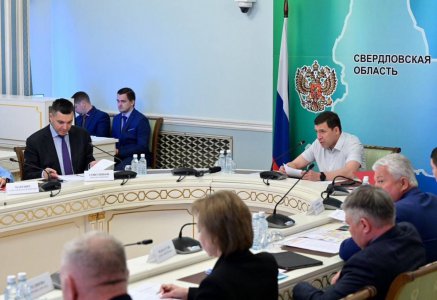 Губернатор и руководитель Рослесхоза проводят совещание по оперативной лесопожарной обстановке в Свердловской области