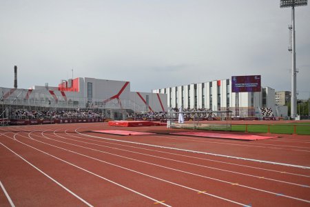 Евгений Куйвашев и Алексей Орлов открыли легкоатлетический стадион «Калининец», реконструкция которого завершена в год 300-летия Екатеринбурга