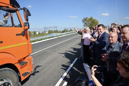 Евгений Куйвашев открыл движение по новому путепроводу в Богдановиче, который ликвидирует пробки на важном отрезке федеральной трассы