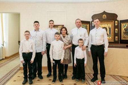 Порядка 70 тысяч уральских семей получат дополнительные меры поддержки благодаря указу Президента РФ об едином статусе многодетных семей