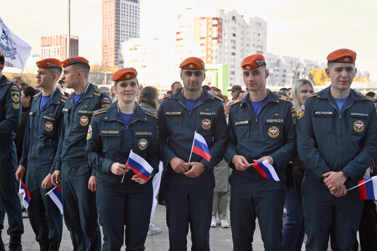 Уральцы отметили годовщину воссоединения Донецкой и Луганской Народных Республик, Запорожской и Херсонской областей с Россией